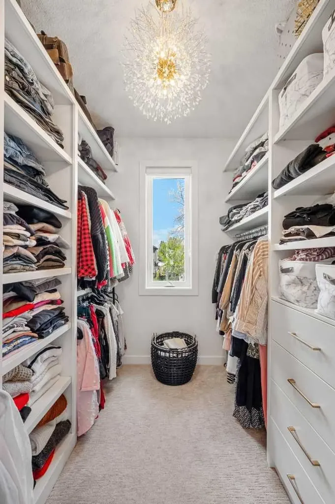 1303 18 Avenue NW Calgary AB T2M 0W5