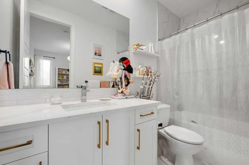 1303 18 Avenue NW Calgary AB T2M 0W5