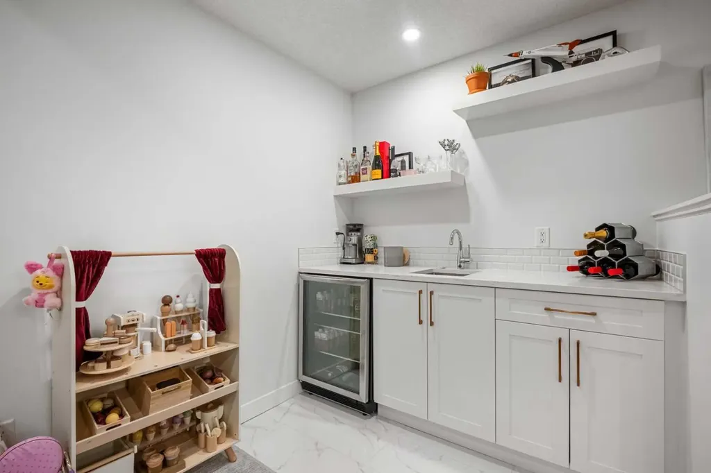 1303 18 Avenue NW Calgary AB T2M 0W5