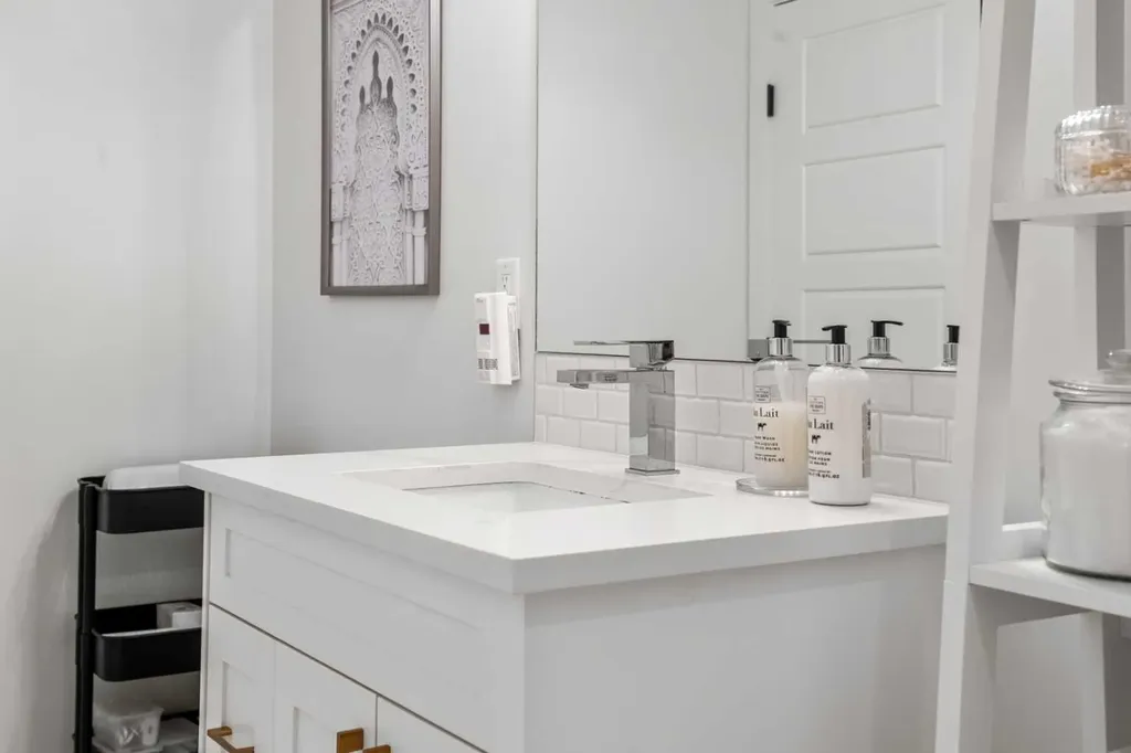 1303 18 Avenue NW Calgary AB T2M 0W5