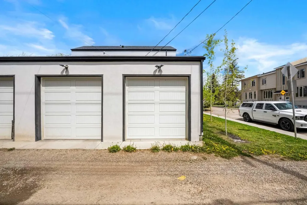 1303 18 Avenue NW Calgary AB T2M 0W5