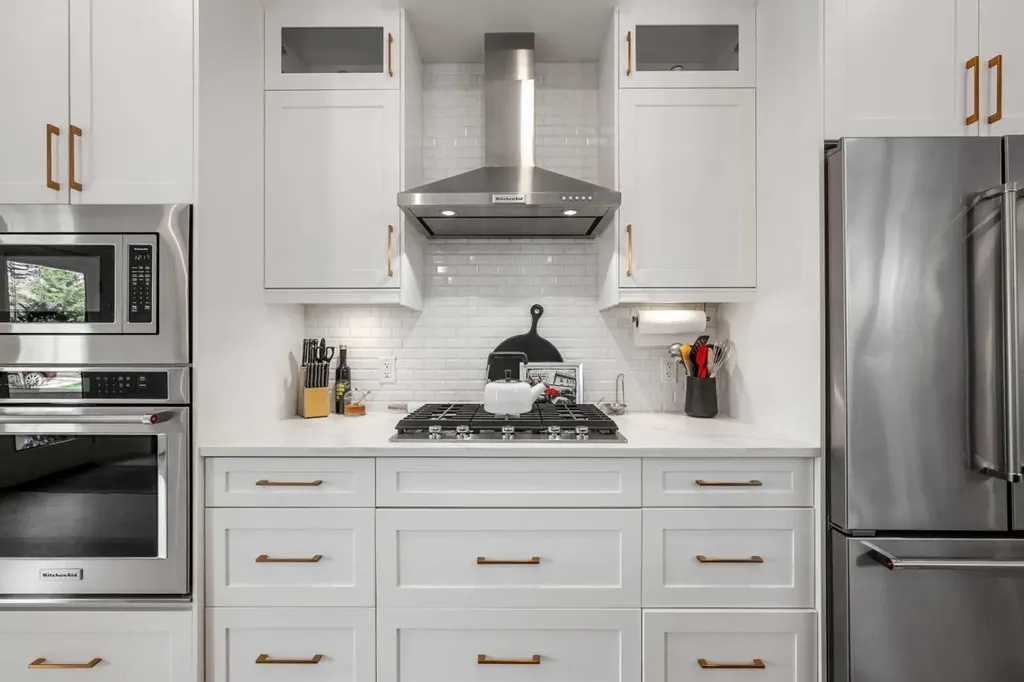 1303 18 Avenue NW Calgary AB T2M 0W5