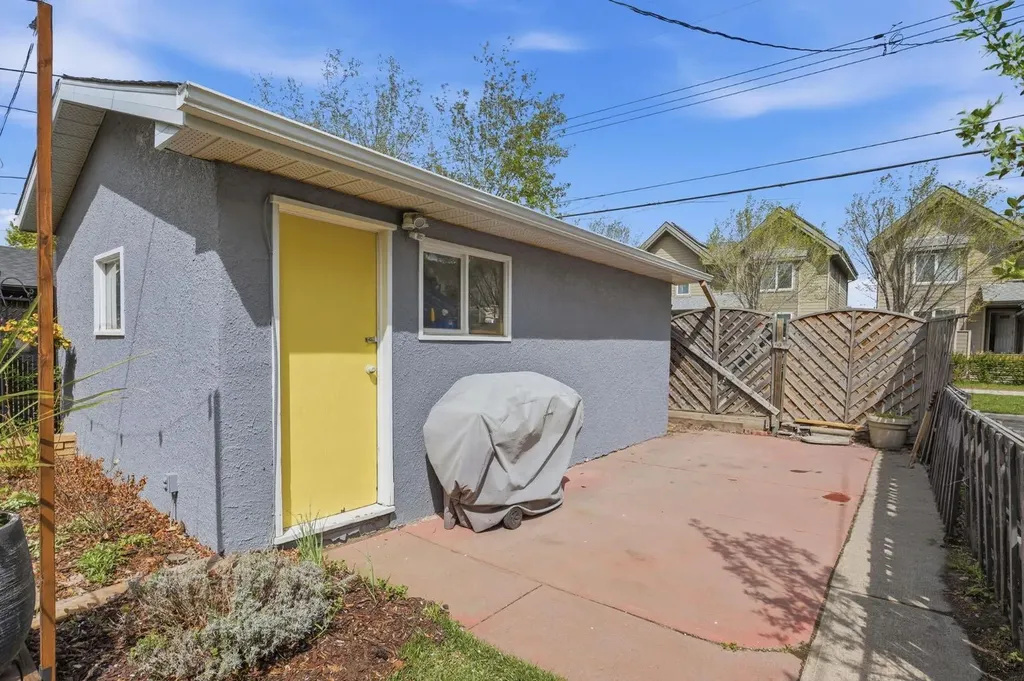 2912 17 Street SE Calgary AB T2G 3W3