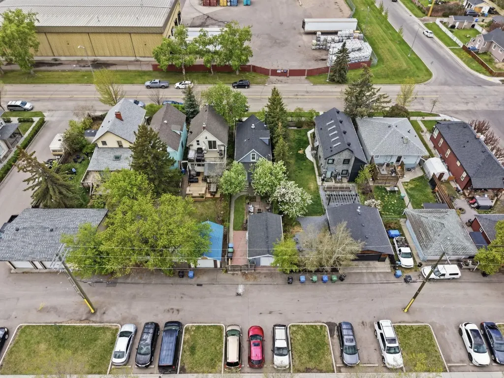 2912 17 Street SE Calgary AB T2G 3W3