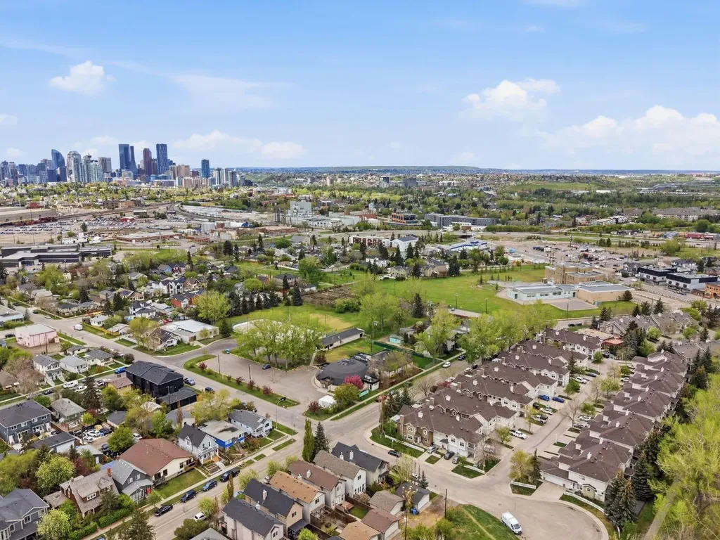 2912 17 Street SE Calgary AB T2G 3W3