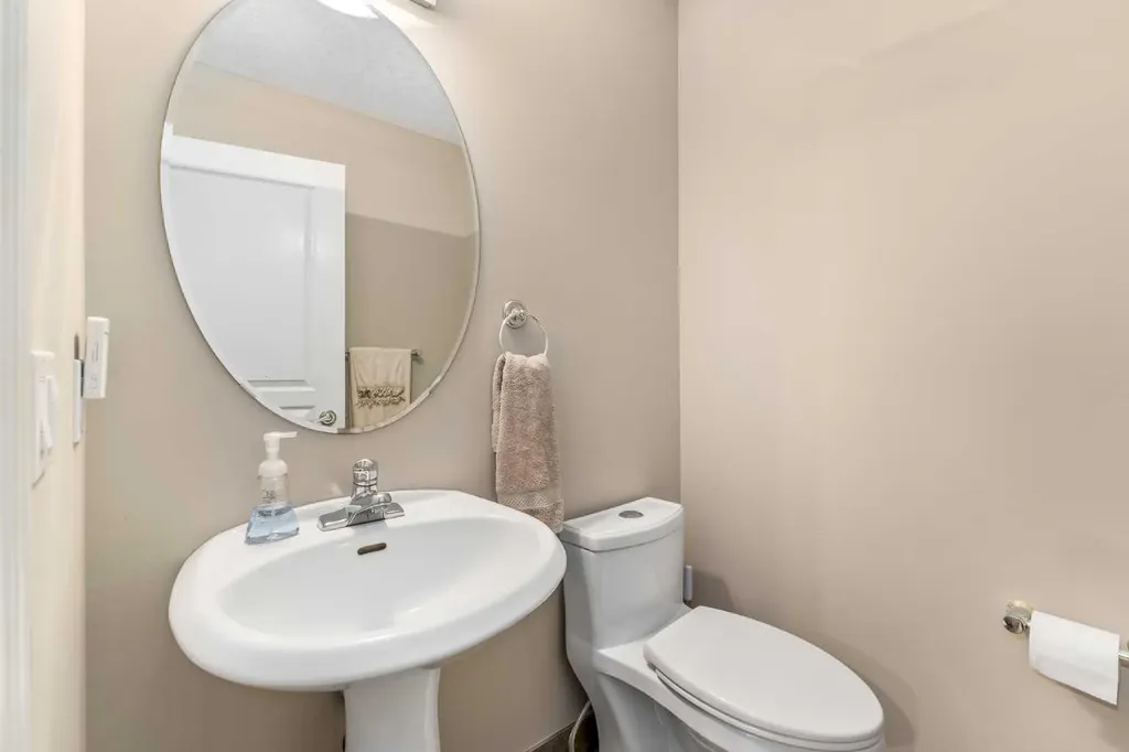 1733 Evergreen Drive SW Calgary AB T2Y 3T8