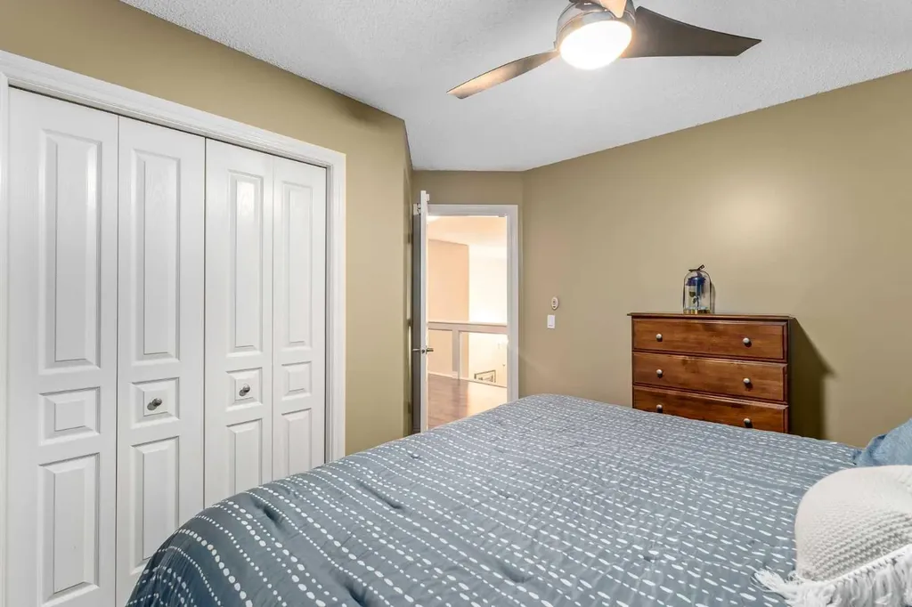 1733 Evergreen Drive SW Calgary AB T2Y 3T8