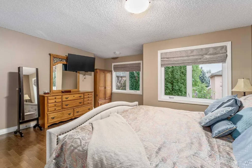 1733 Evergreen Drive SW Calgary AB T2Y 3T8