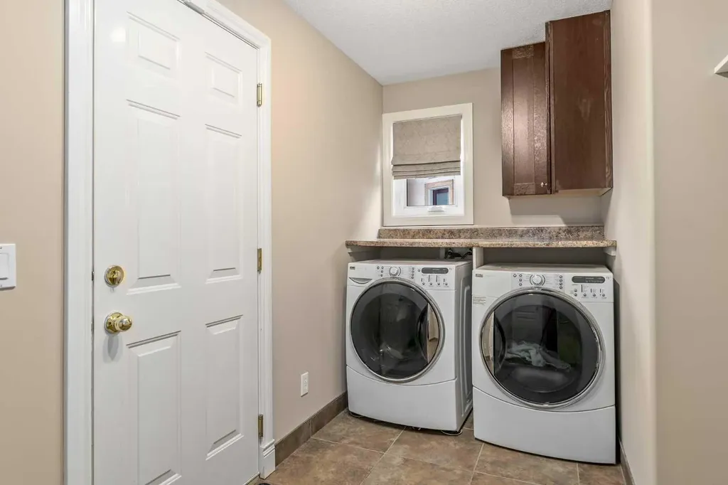 1733 Evergreen Drive SW Calgary AB T2Y 3T8