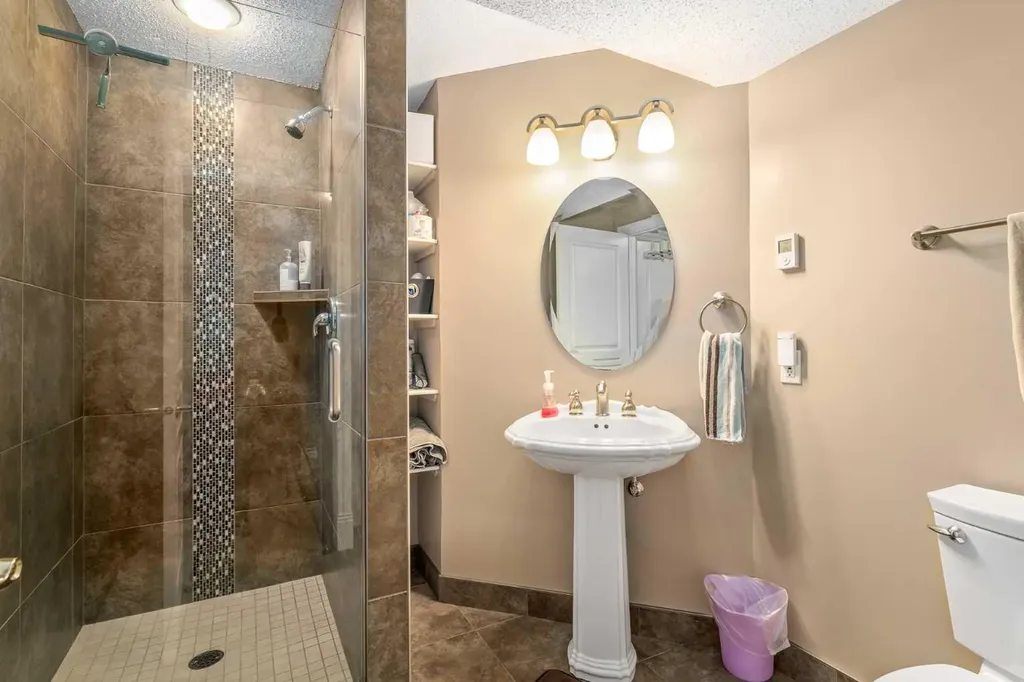 1733 Evergreen Drive SW Calgary AB T2Y 3T8