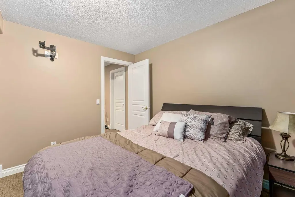 1733 Evergreen Drive SW Calgary AB T2Y 3T8