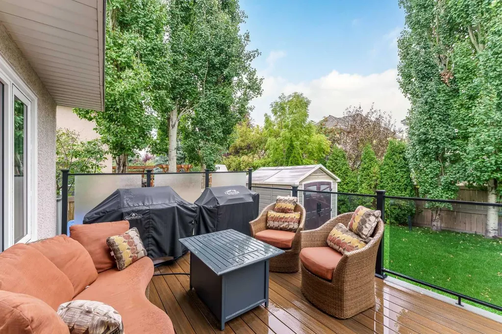 1733 Evergreen Drive SW Calgary AB T2Y 3T8