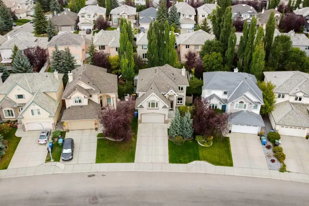 1733 Evergreen Drive SW Calgary AB T2Y 3T8