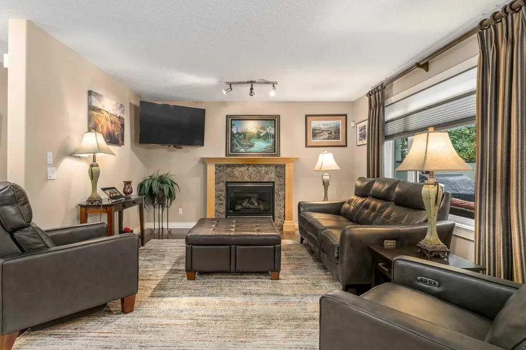 1733 Evergreen Drive SW Calgary AB T2Y 3T8