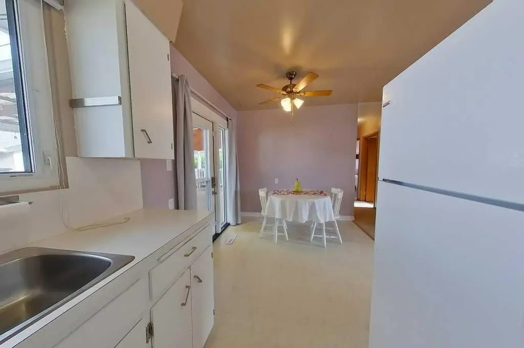 2169 20 Avenue SE Medicine Hat AB T1A 3X8