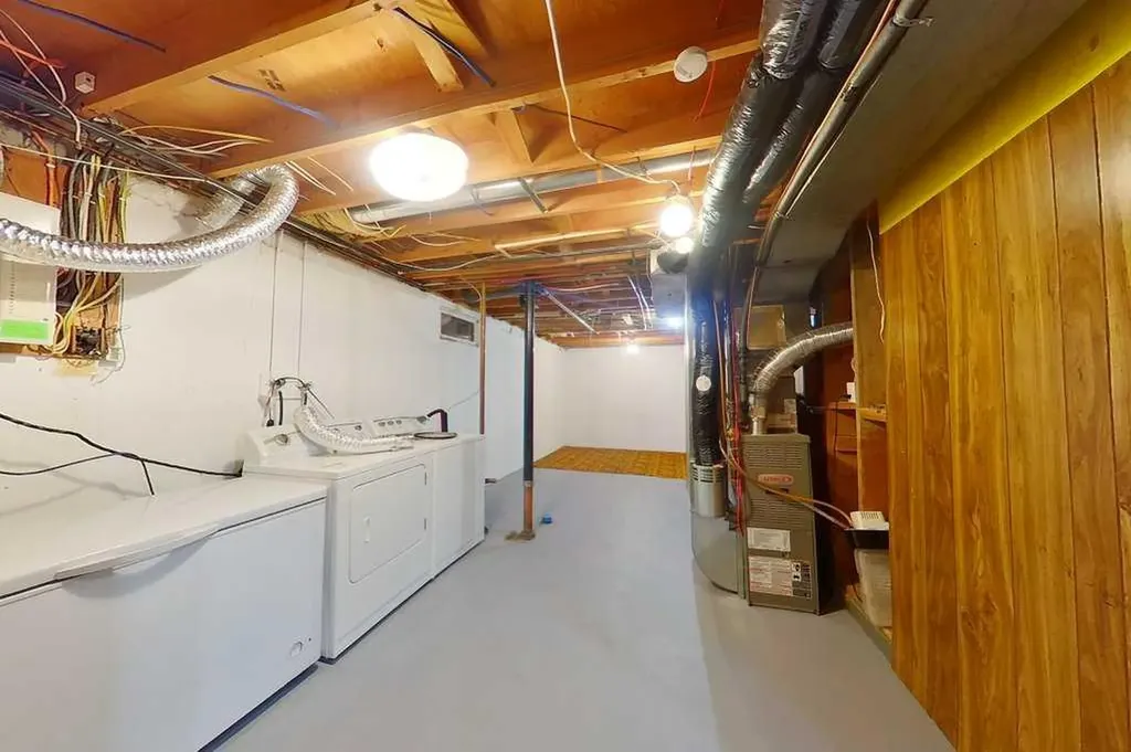 2169 20 Avenue SE Medicine Hat AB T1A 3X8