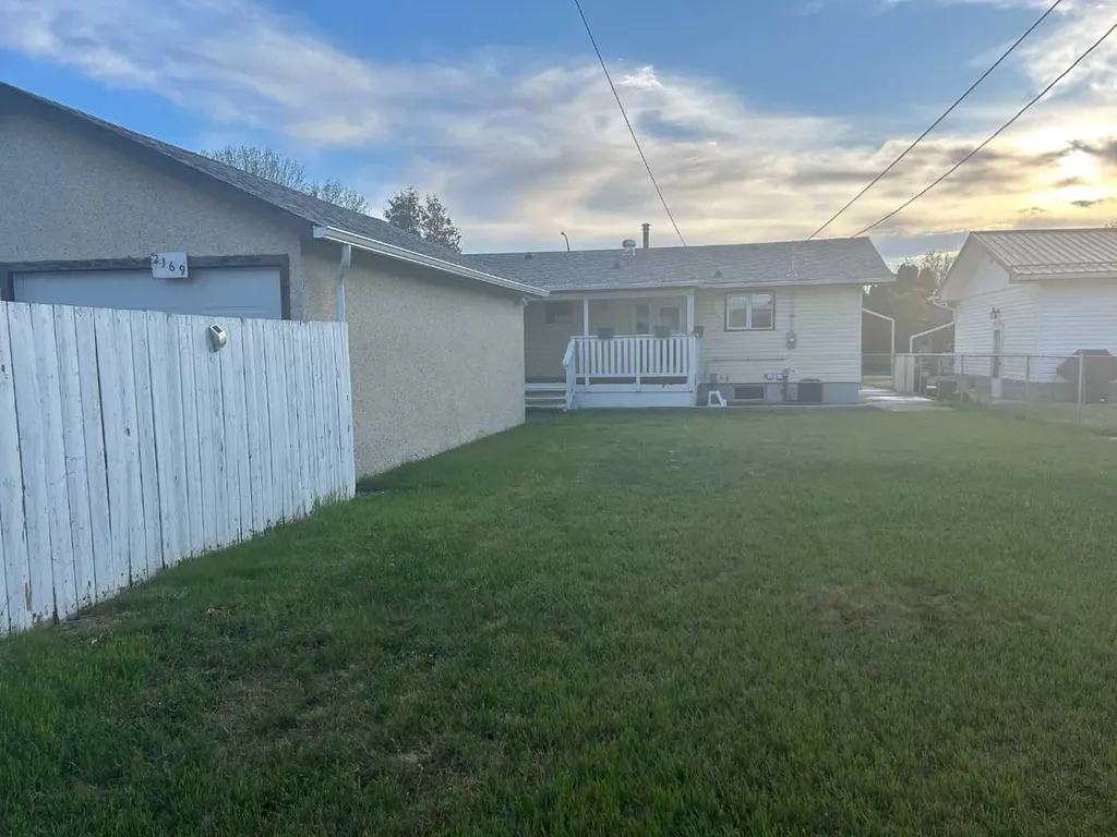 2169 20 Avenue SE Medicine Hat AB T1A 3X8