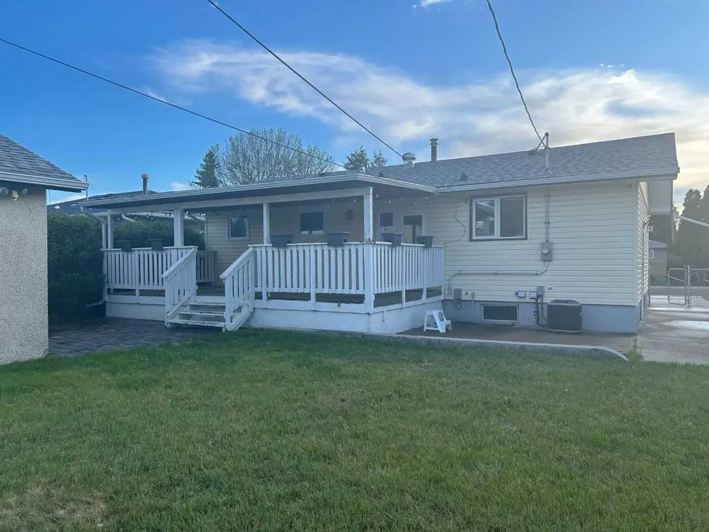 2169 20 Avenue SE Medicine Hat AB T1A 3X8