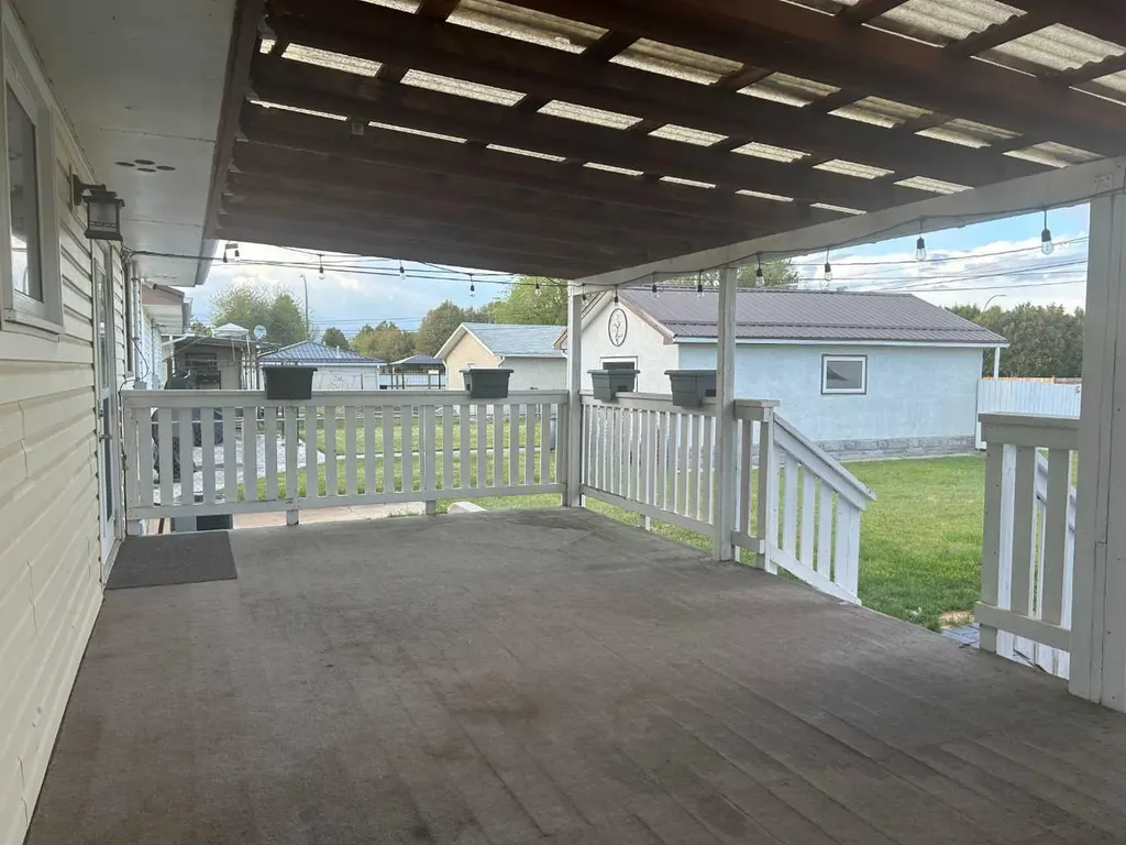 2169 20 Avenue SE Medicine Hat AB T1A 3X8
