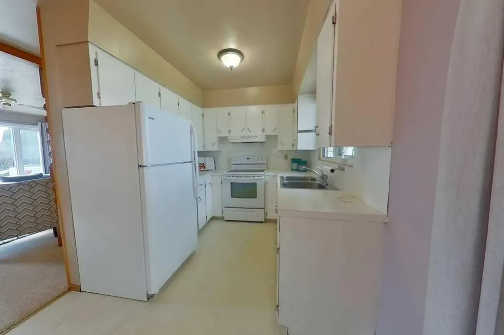 2169 20 Avenue SE Medicine Hat AB T1A 3X8