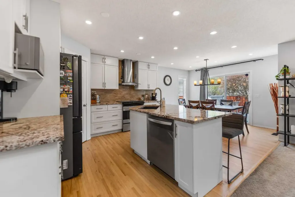 182 Tuscany Ravine Road NW Calgary AB T3L 2T1