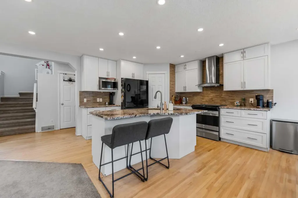 182 Tuscany Ravine Road NW Calgary AB T3L 2T1