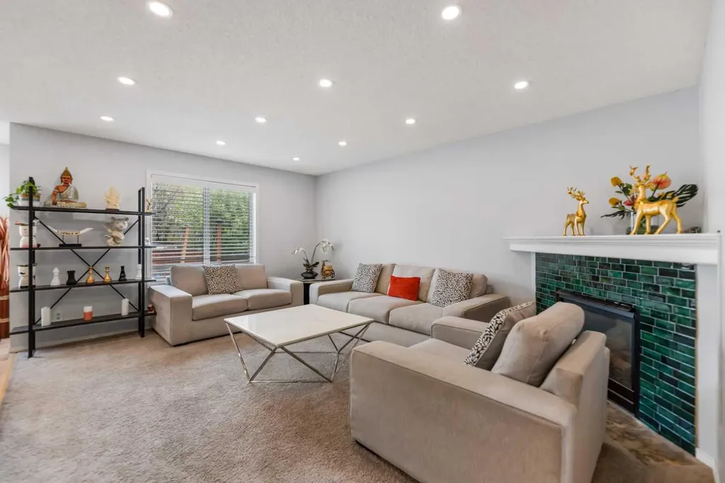 182 Tuscany Ravine Road NW Calgary AB T3L 2T1