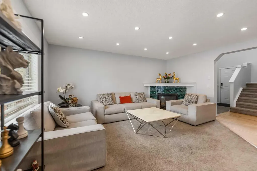 182 Tuscany Ravine Road NW Calgary AB T3L 2T1