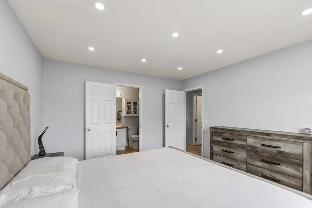 182 Tuscany Ravine Road NW Calgary AB T3L 2T1