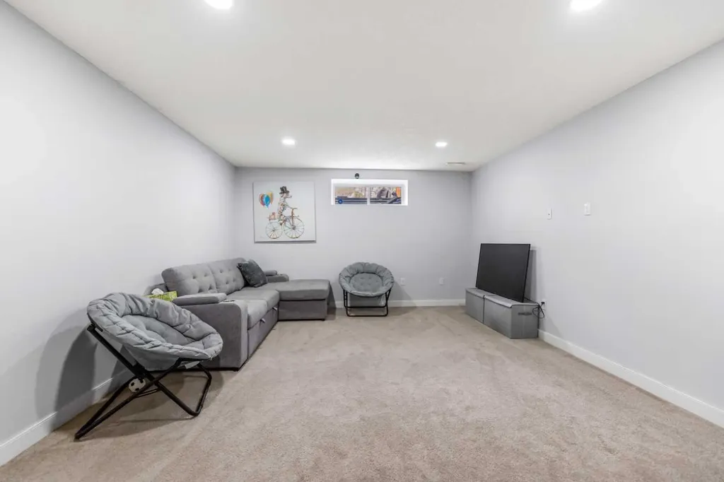 182 Tuscany Ravine Road NW Calgary AB T3L 2T1