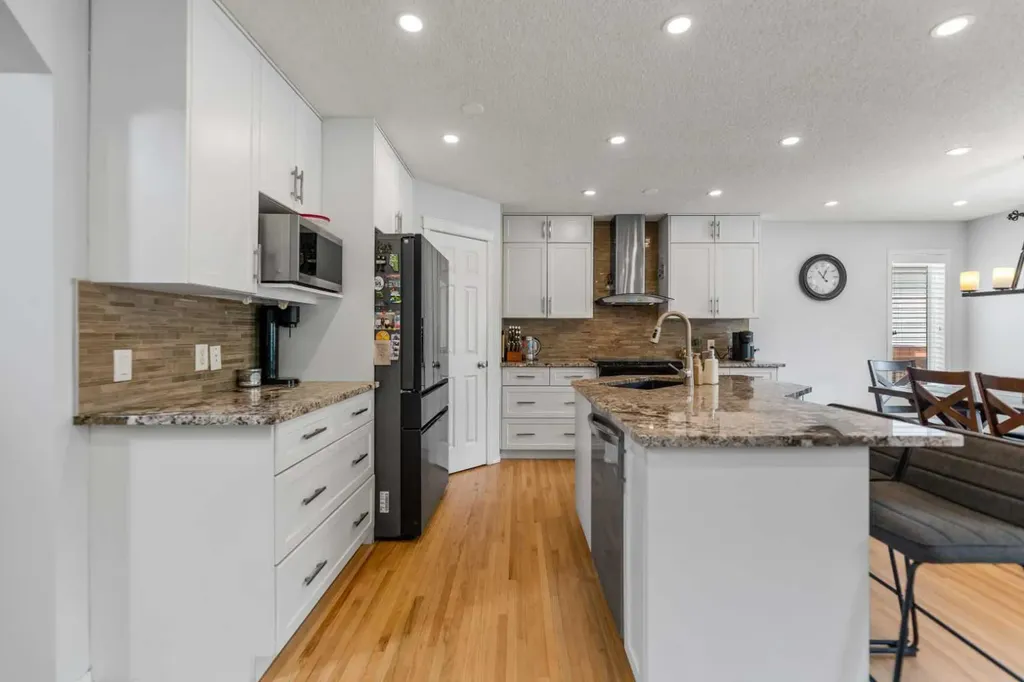 182 Tuscany Ravine Road NW Calgary AB T3L 2T1
