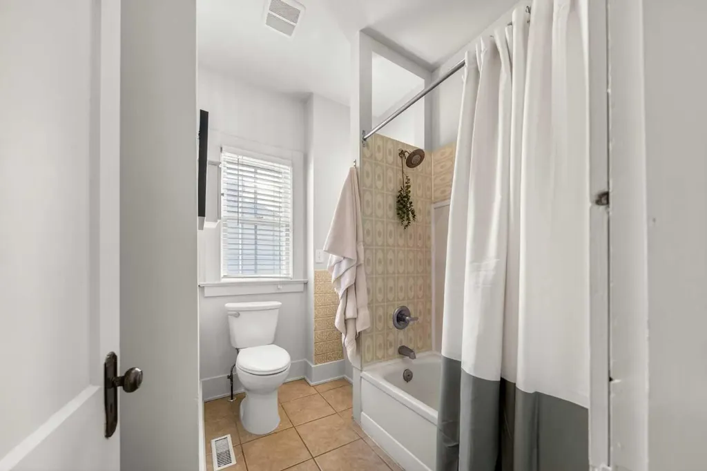 317 21 Avenue SW Calgary AB T2S 0G7