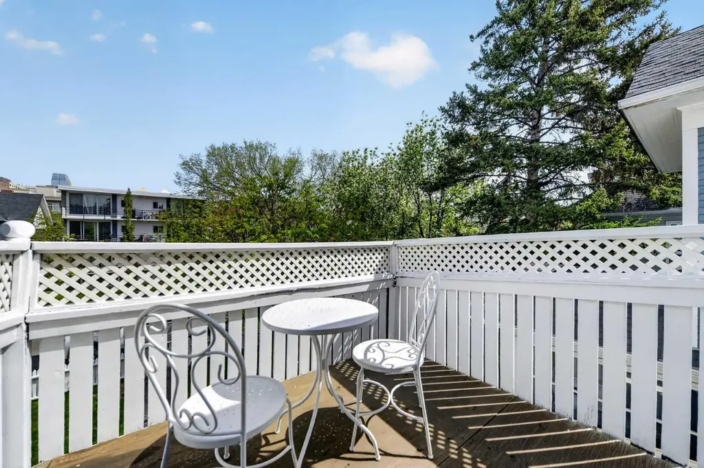 317 21 Avenue SW Calgary AB T2S 0G7