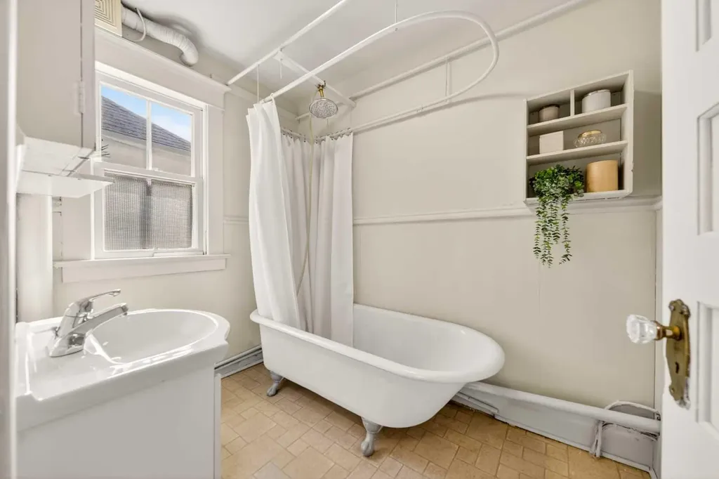 317 21 Avenue SW Calgary AB T2S 0G7