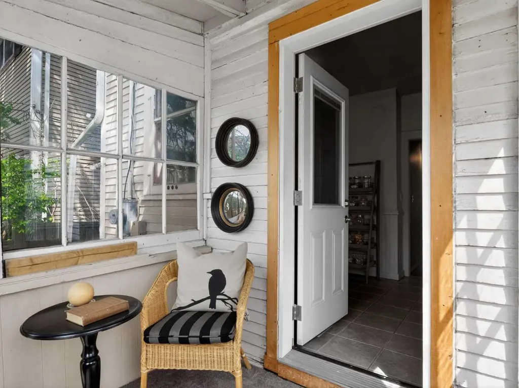 317 21 Avenue SW Calgary AB T2S 0G7