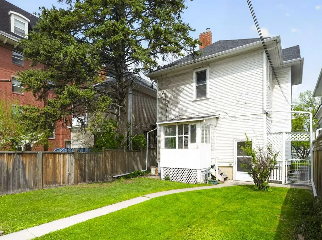 317 21 Avenue SW Calgary AB T2S 0G7