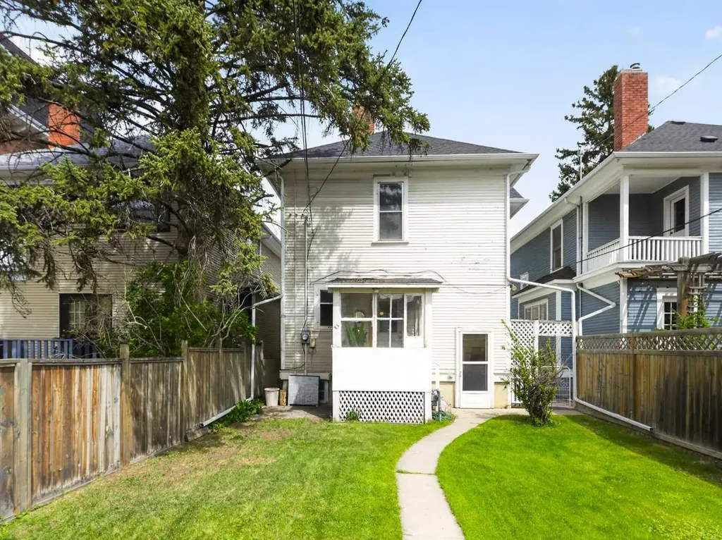 317 21 Avenue SW Calgary AB T2S 0G7