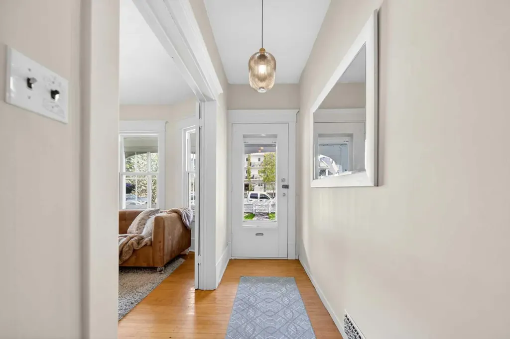 317 21 Avenue SW Calgary AB T2S 0G7