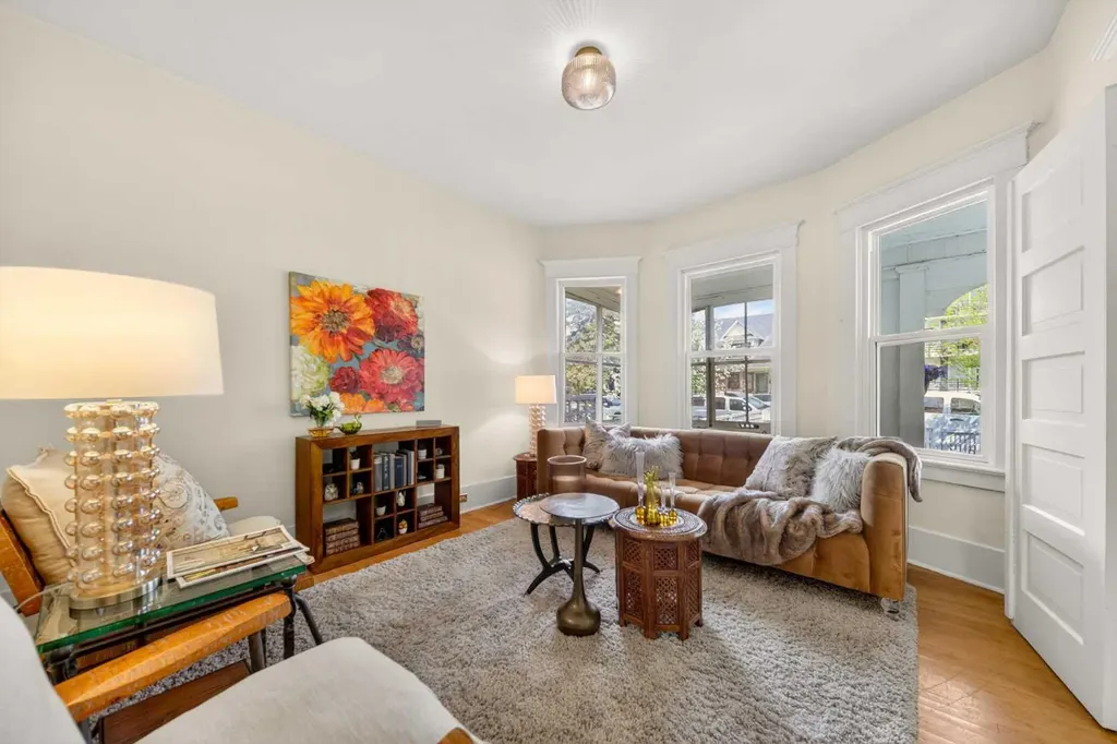 317 21 Avenue SW Calgary AB T2S 0G7