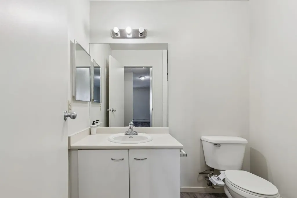 2034 Edenwold Heights NW Calgary AB T3A 3Y2