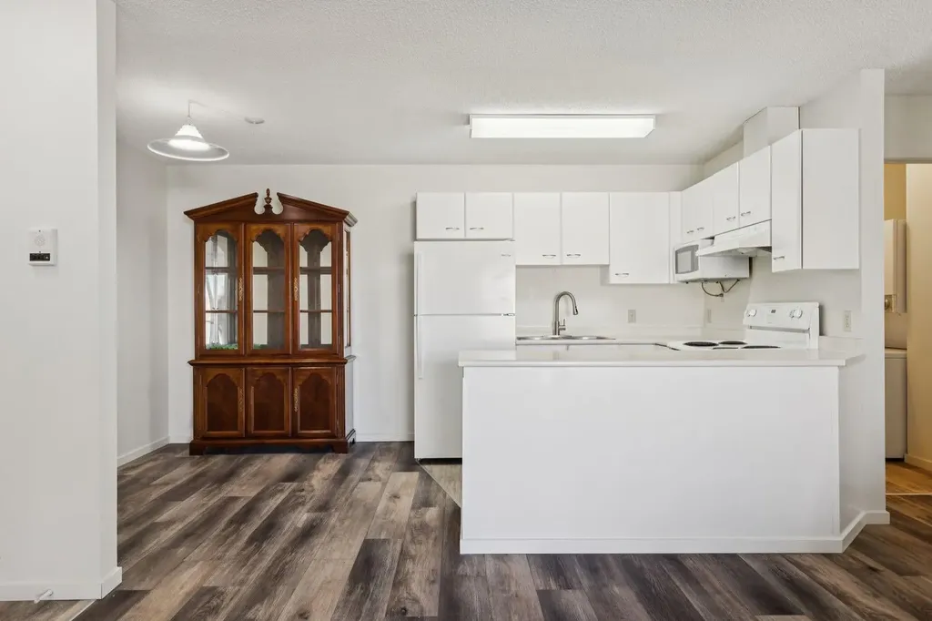 2034 Edenwold Heights NW Calgary AB T3A 3Y2
