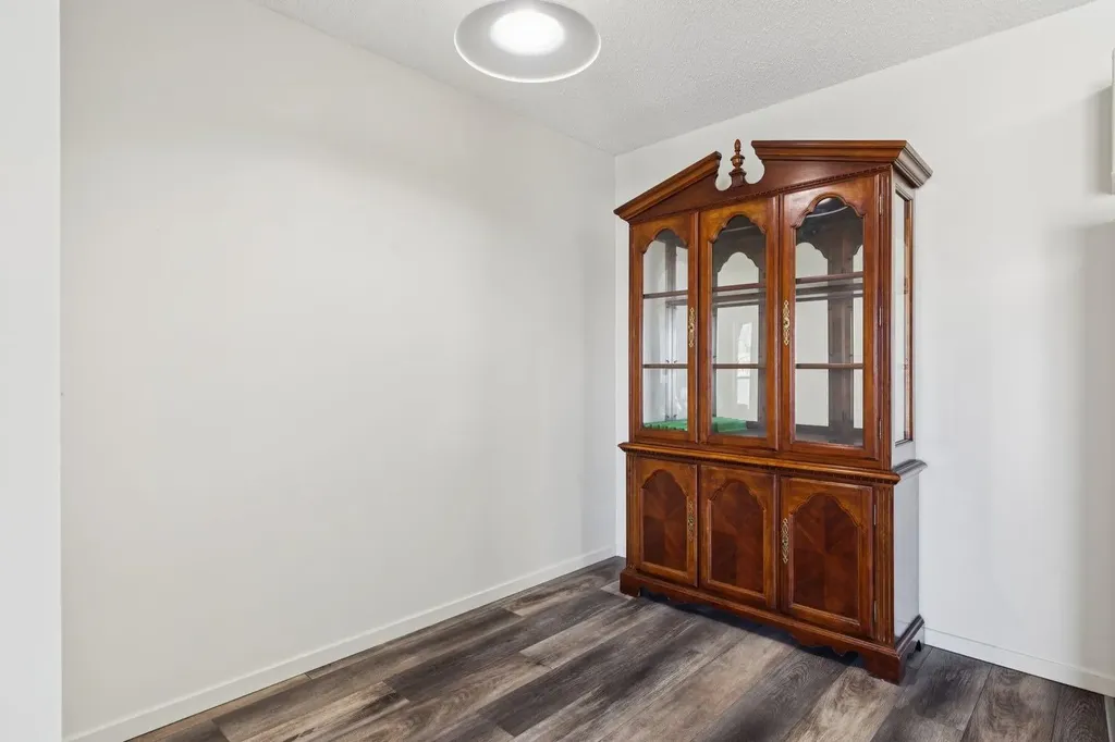 2034 Edenwold Heights NW Calgary AB T3A 3Y2