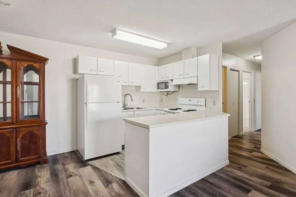 2034 Edenwold Heights NW Calgary AB T3A 3Y2