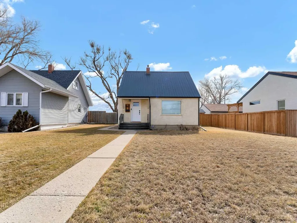 167 12 Street SE Medicine Hat AB T1A 1V1