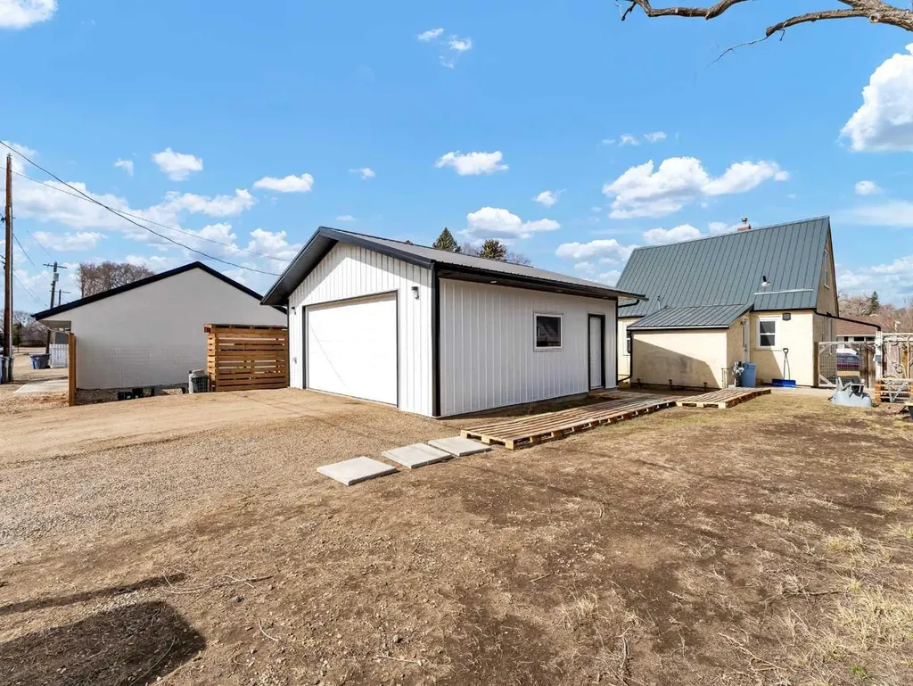 167 12 Street SE Medicine Hat AB T1A 1V1
