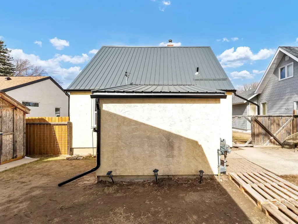 167 12 Street SE Medicine Hat AB T1A 1V1