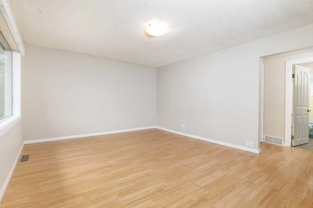 3905 46 Street Red Deer AB T4J1B5
