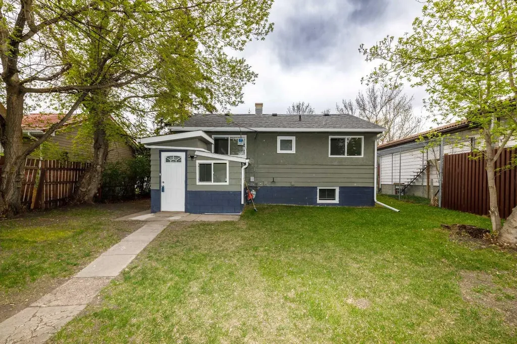 3905 46 Street Red Deer AB T4J1B5