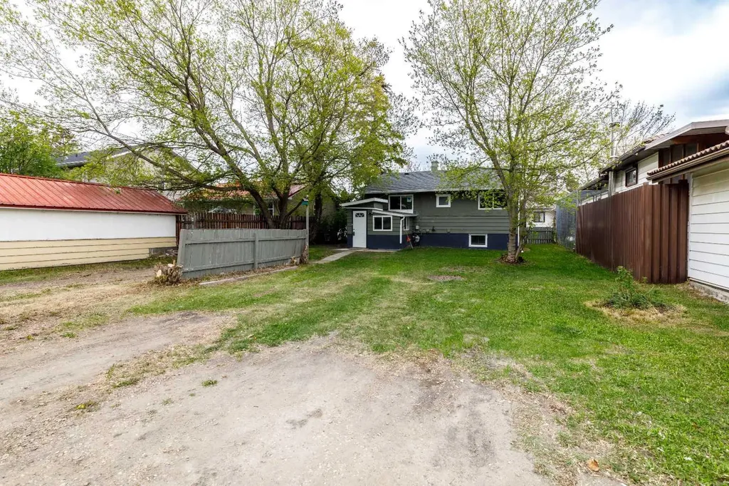 3905 46 Street Red Deer AB T4J1B5