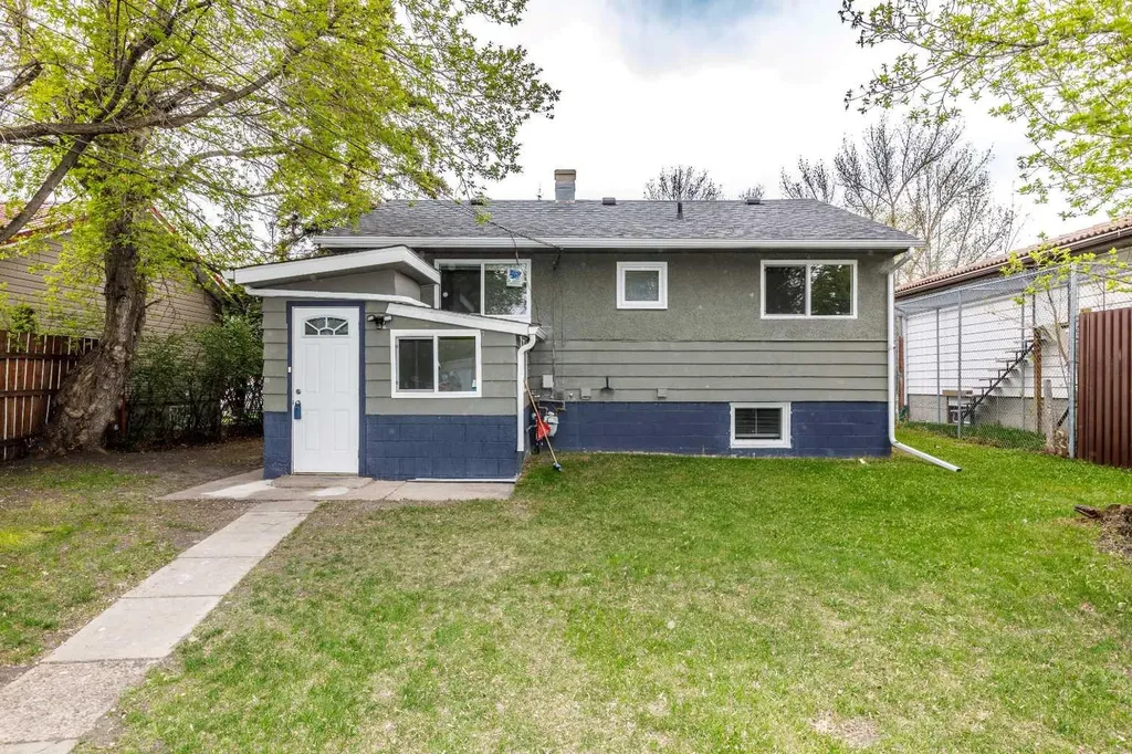 3905 46 Street Red Deer AB T4J1B5